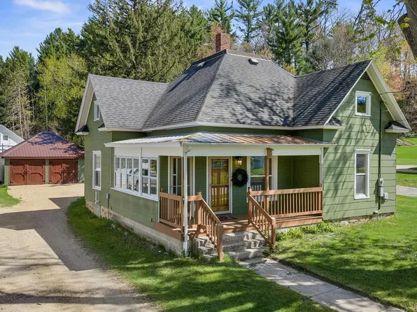 203 E Colvin Rd, Wonewoc, WI 53968