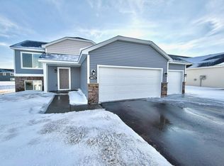 6673 Granby St, North Branch, MN 55056