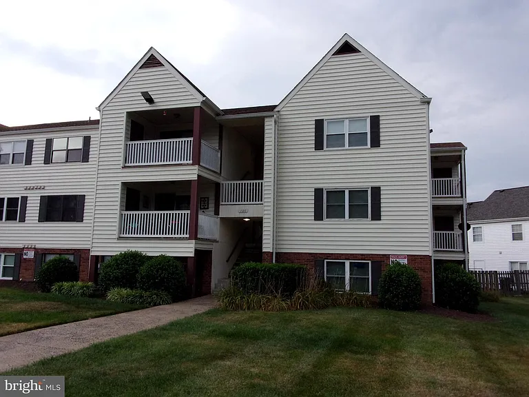 100 Chesterfield Ln — Photo 1