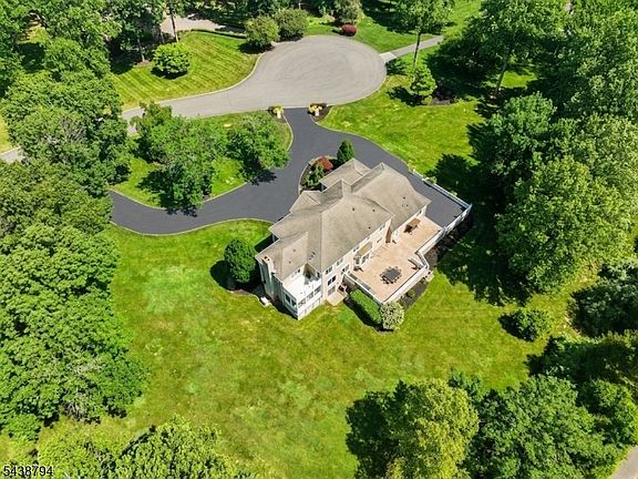 4th image of 30 Dogwood Dr