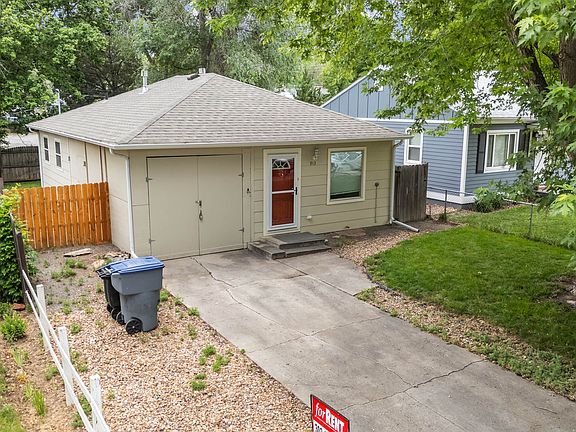 913 Atwood front yard view
