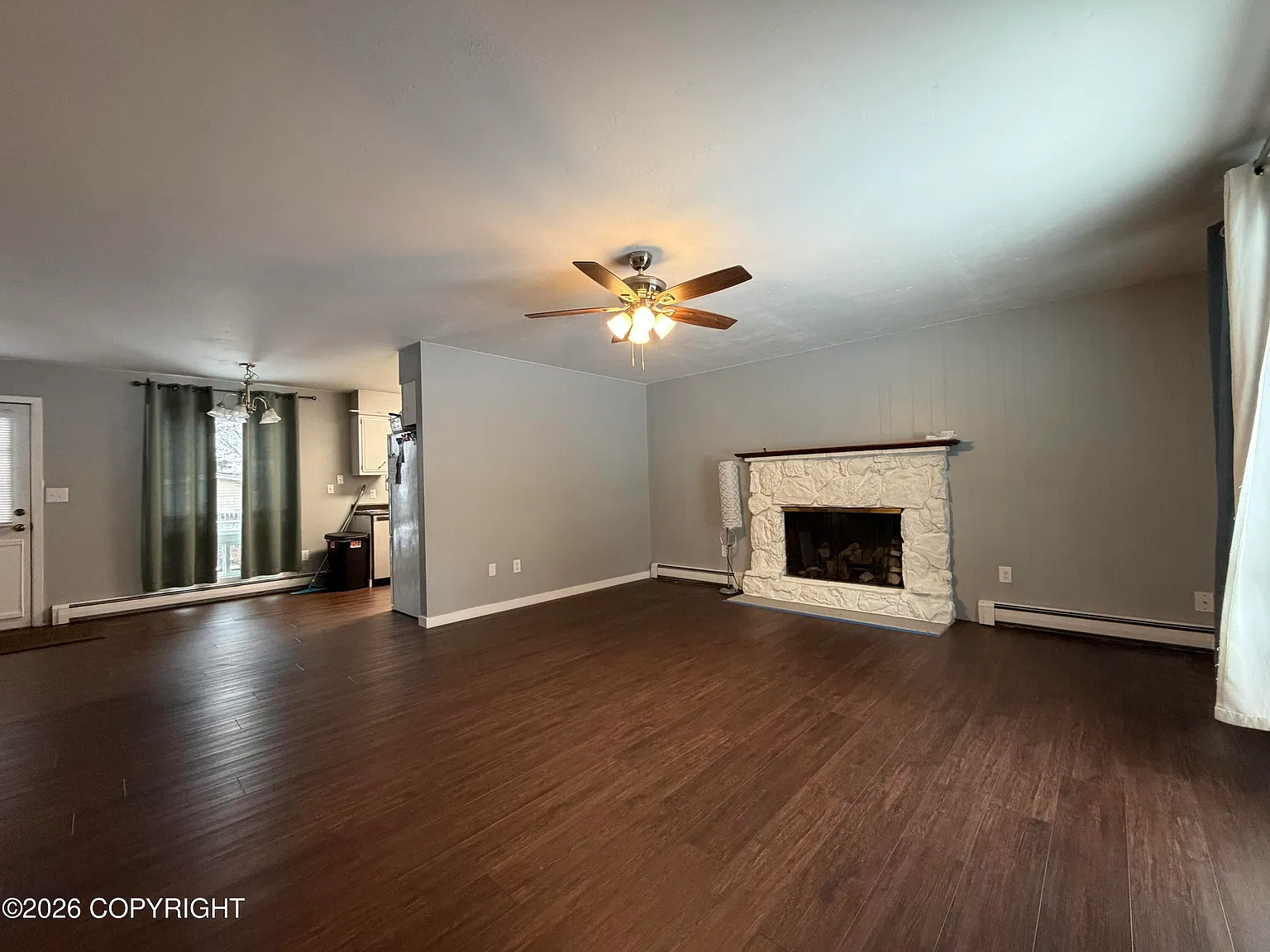3 bed, 1.0 bath, 1092 sqft, $2,400 — Photo 4