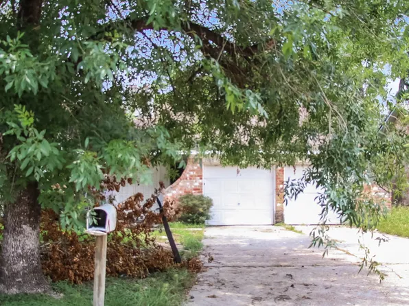 15218 Falcon Ridge Dr, Humble, TX 77396