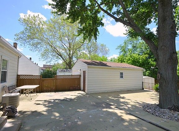 4th image of 2604 Ellen Ave