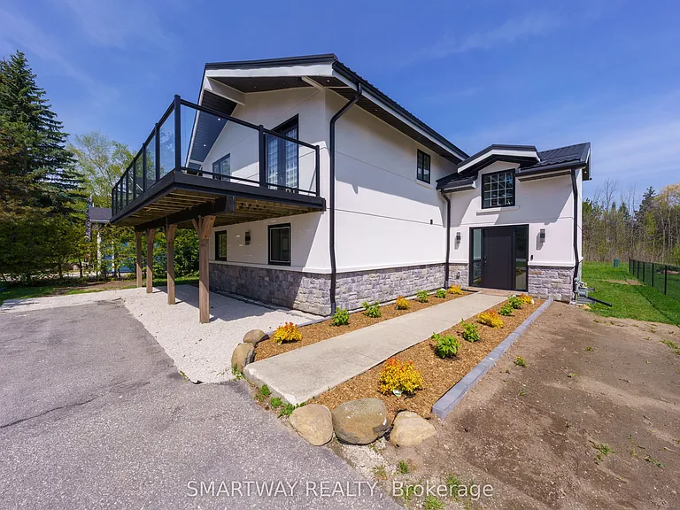 107 Campbell Cres — Photo 3
