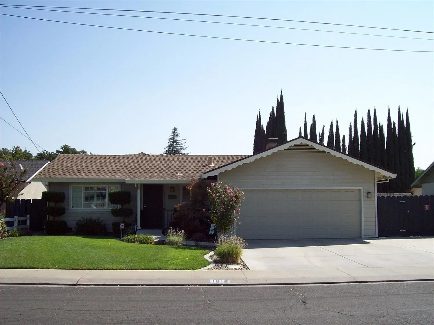 1816 Wallace Ave photo 1
