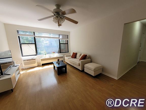 2nd image of 2013 W Morse Ave #D1
