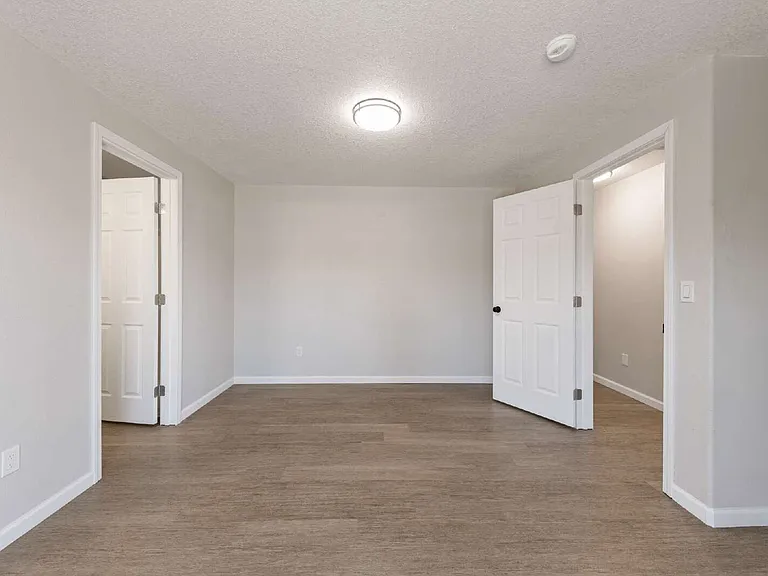 627 W Main St — Photo 21
