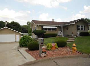 301 Lawrence St, Clinton, IA 52732