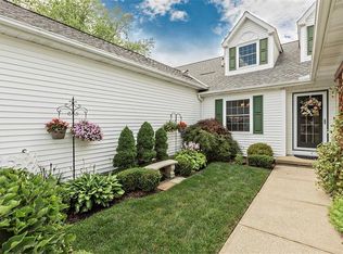 735 Grand View Ln, Aurora, OH 44202