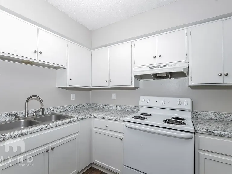 6875 Embassy Cir — Photo 8