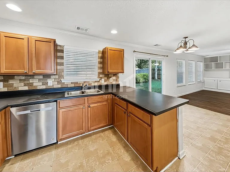 218 Wild Flower Ln — Photo 3