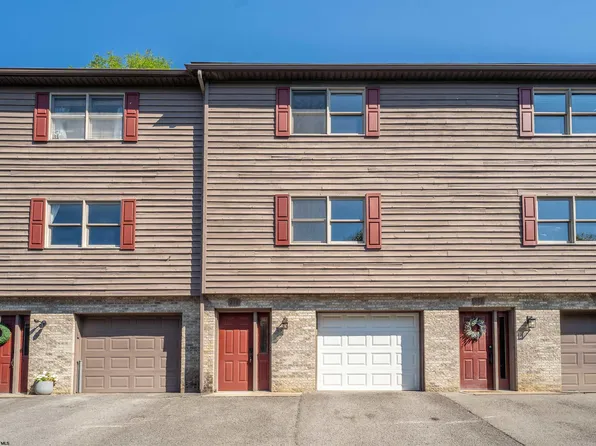 216 Stonegate Cir, Morgantown, WV 26505