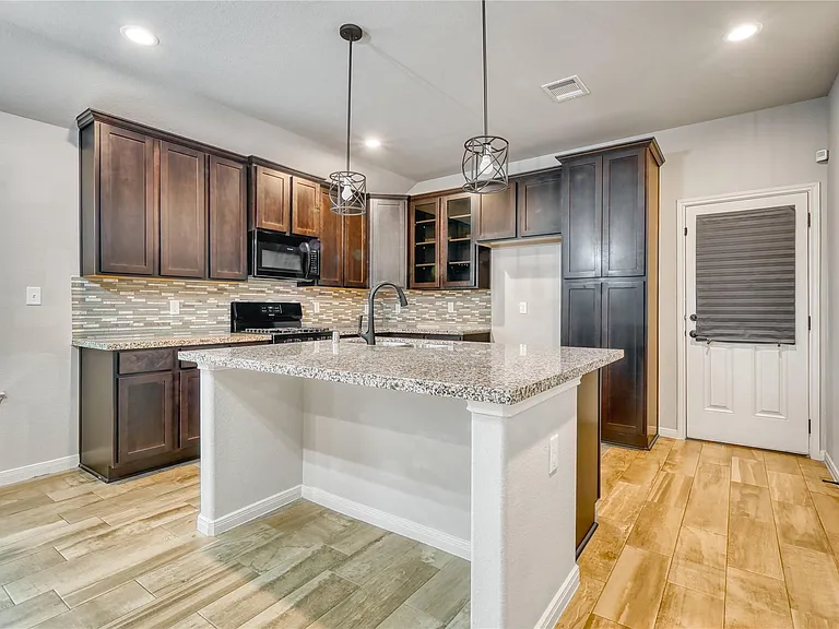 7919 Cypress Country Dr — Photo 10