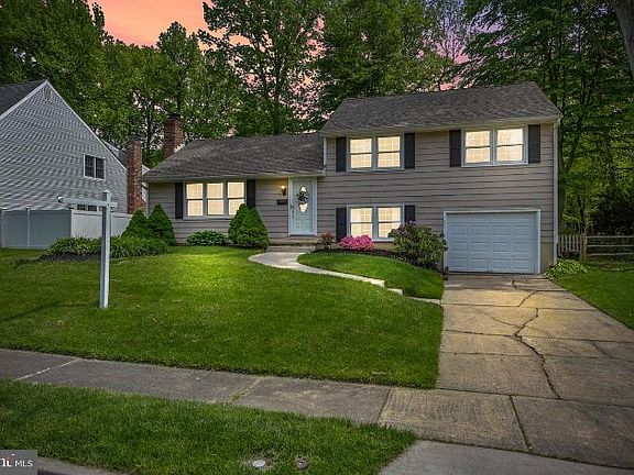 2nd image of 127 Windmoor Rd