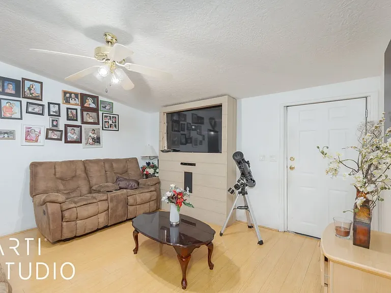 340 E Telegraph St — Photo 14