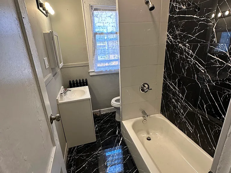 842 S 19th St #3R — Photo 3
