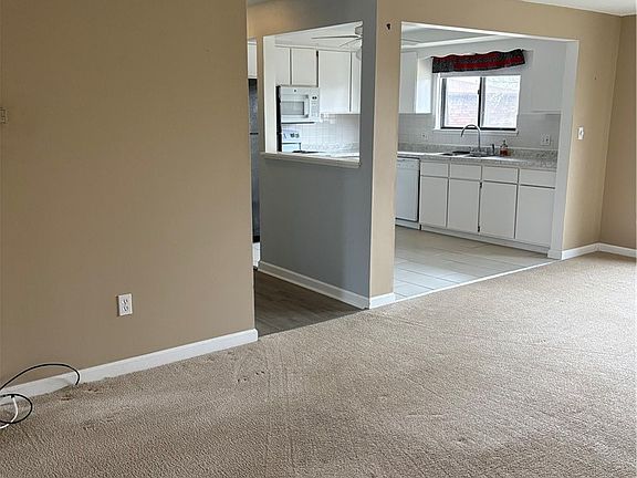 5th image of 3948 Ridge Lea Rd APT D