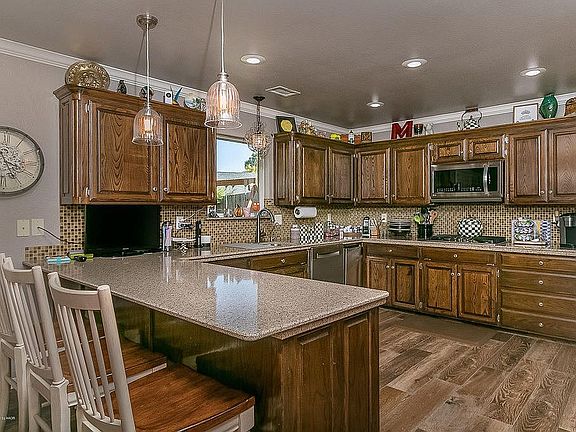 3rd image of 4605 Aberdeen Dr