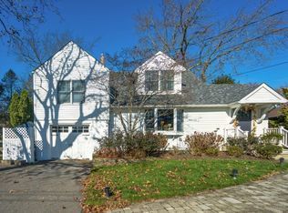 45 Obre Pl, Shrewsbury, NJ 07702