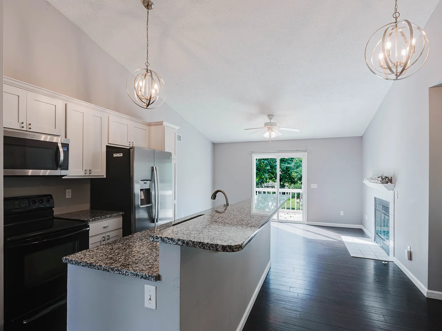 2 bed, 1.5 bath, 1491 sqft, $1,950 — Photo 3