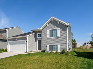 401 Oak View Dr, Middleville, MI 49333