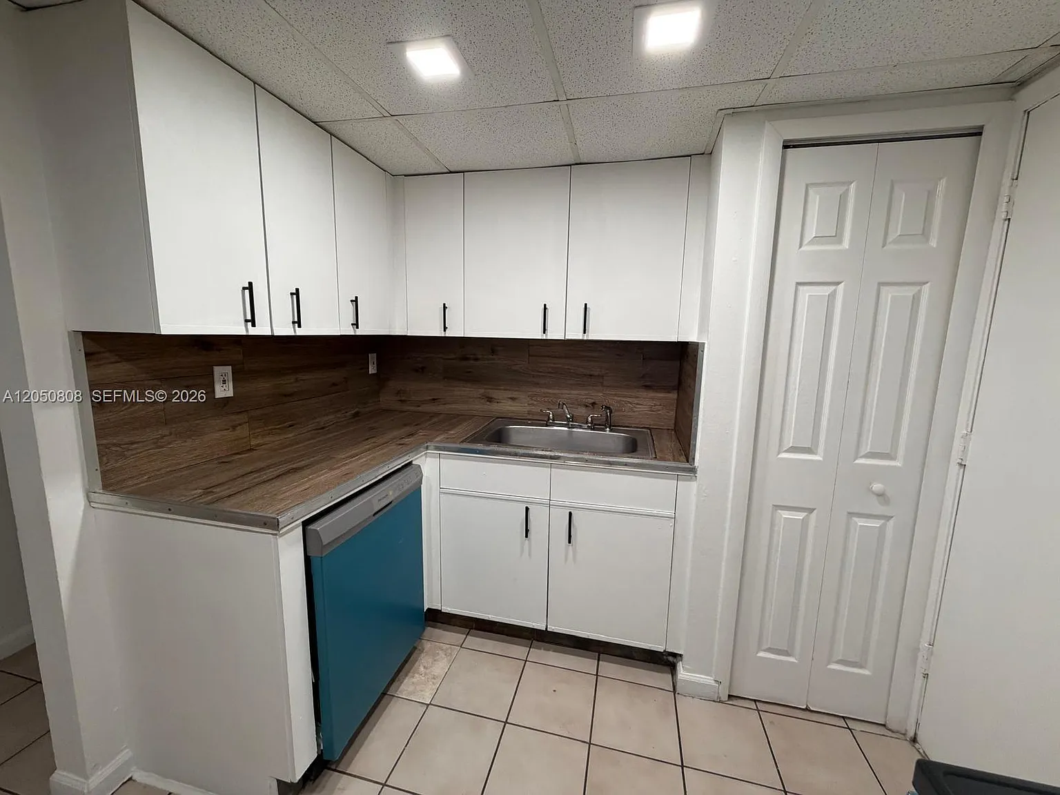 Kendall Heights Condo — Photo 4