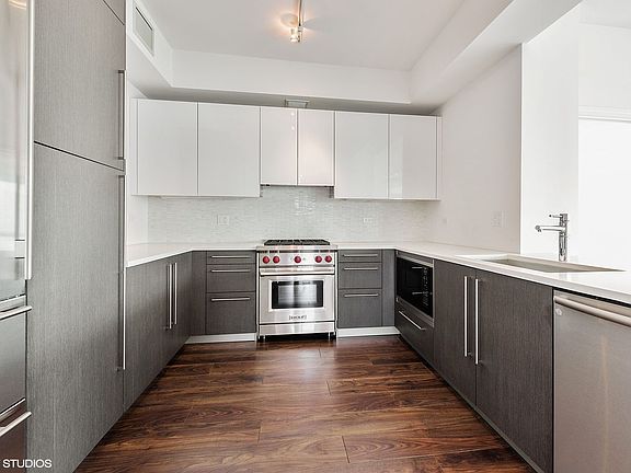 3rd image of 1201 S Prairie Ave #3705