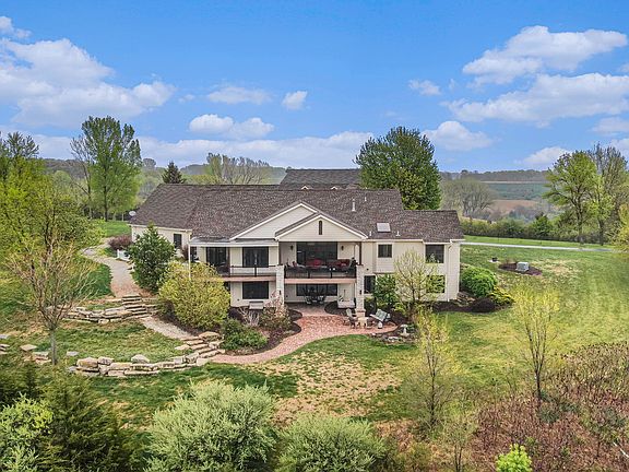 3rd image of 21436 Lake Hill Ln