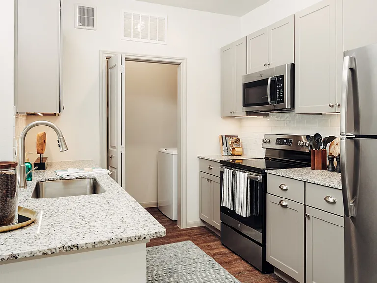 Stonegrove Fall Creek Apartments Kitchen
