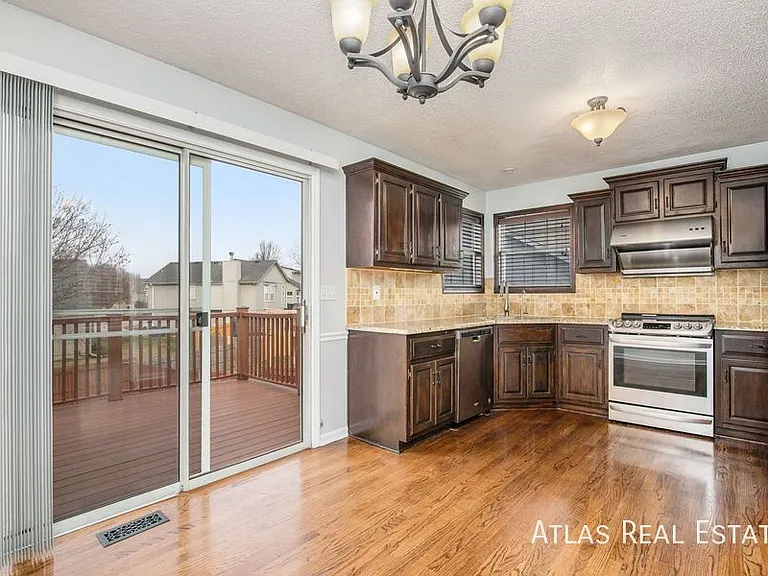 1312 SE Princeton Pl — Photo 4