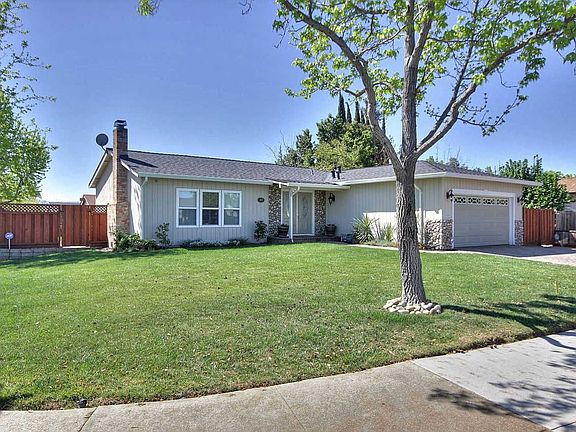 Great Corner Lot Location