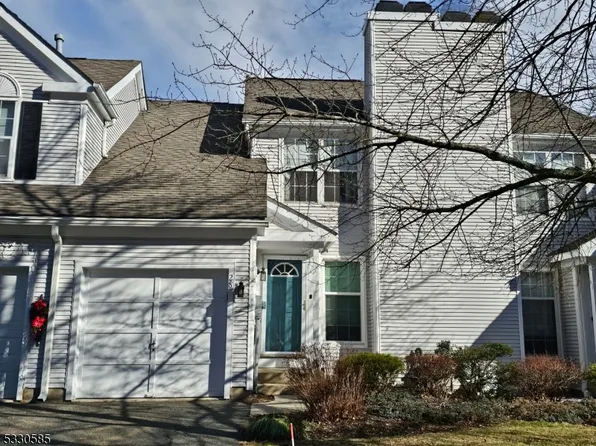 28 Rainier Ct, Hackettstown, NJ 07840