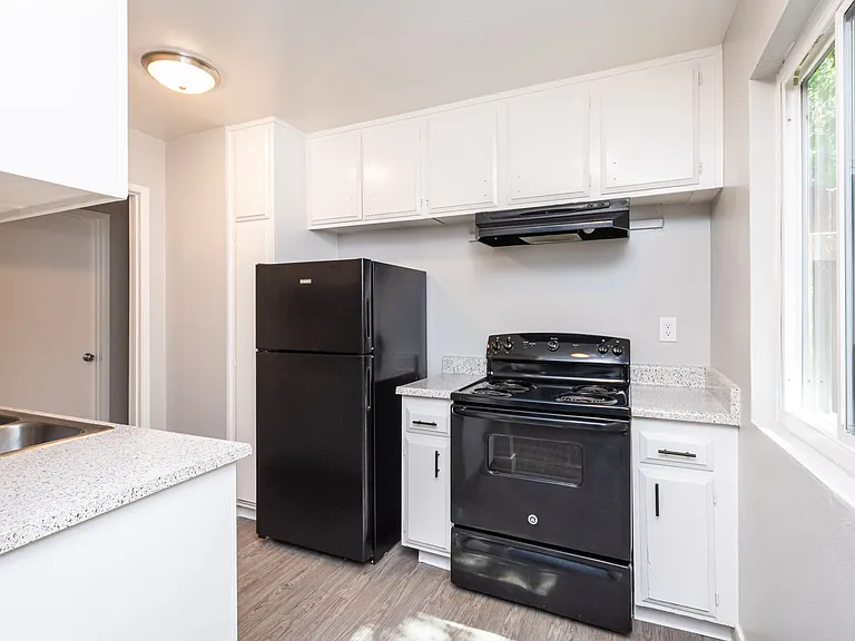 Tuscana Court Apartments — Photo 25