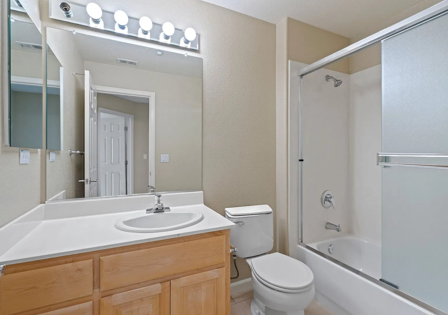 Stylish, Excellently Located Home Corner Unit | Easy Access — Photo 4