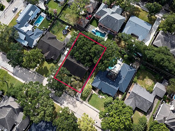 2nd image of 7811 Meadow Lake Ln