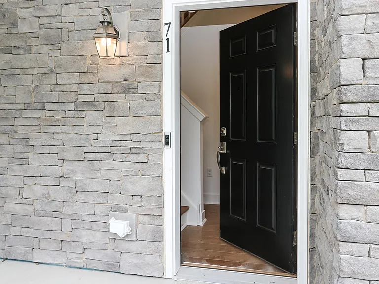 71 Veterans Way — Photo 2