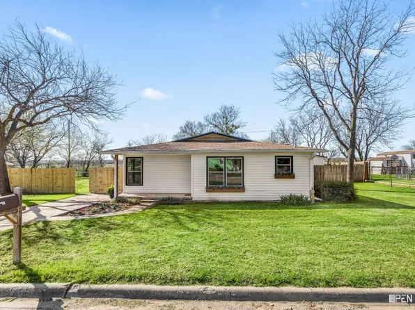 1101 W Mesquite St, Jacksboro, TX 76458