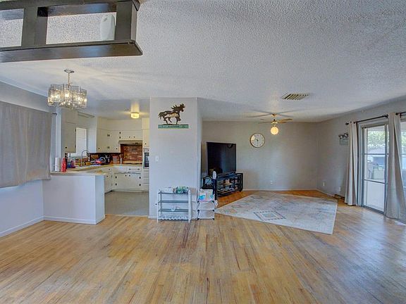 4th image of 615 Baker Avenue
