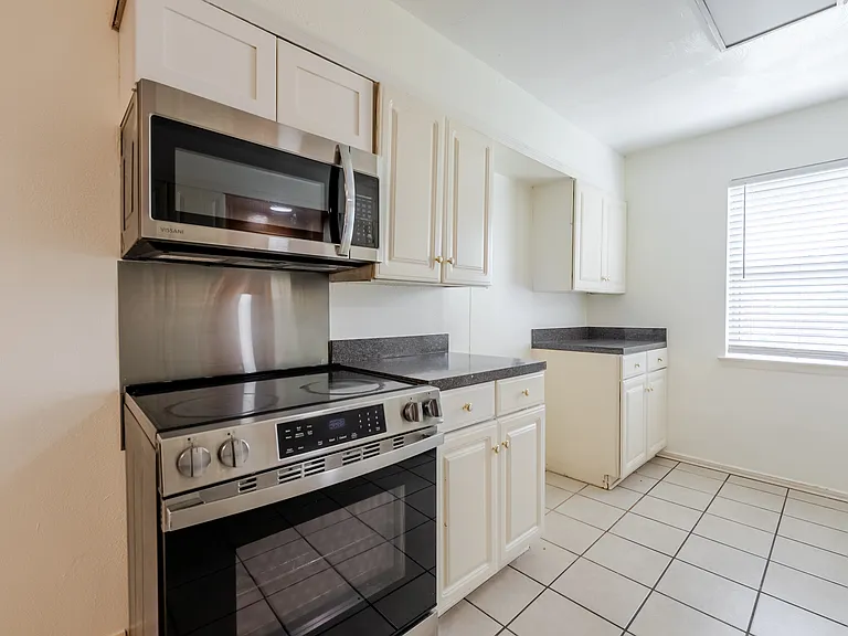 105 E Woodbury Dr — Photo 12