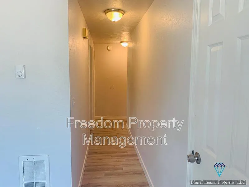 Building Photo - 3114 Iowa Ave #1