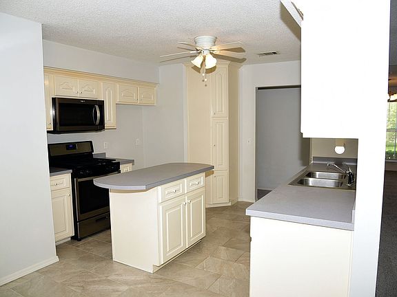 5th image of 4522 Parkwood Sq