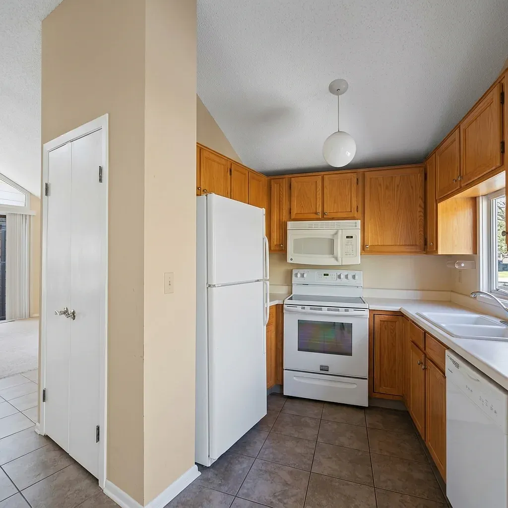 5 bed, 1764 sqft, $735 — Photo 1