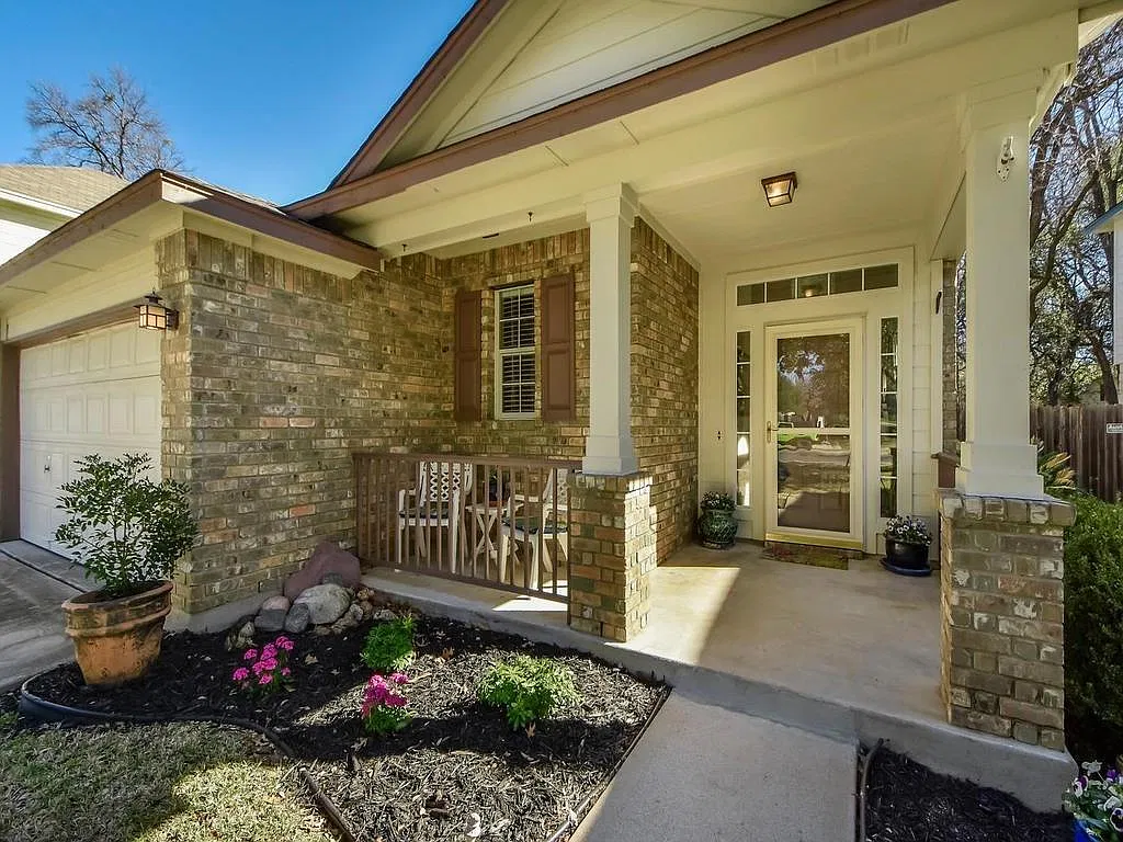 4 bed, 2.5 bath, 1906 sqft, $2,150 — Photo 3
