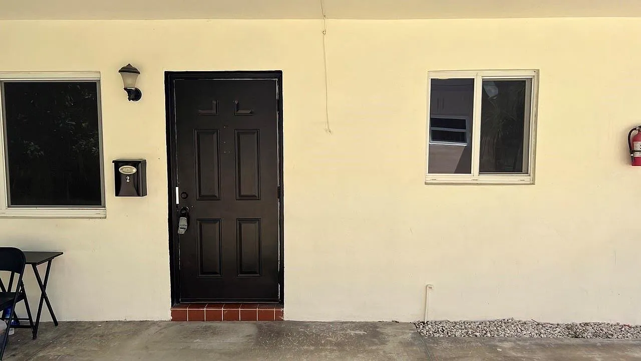 2 bed, 1.0 bath, 800 sqft, $2,200 — Photo 2