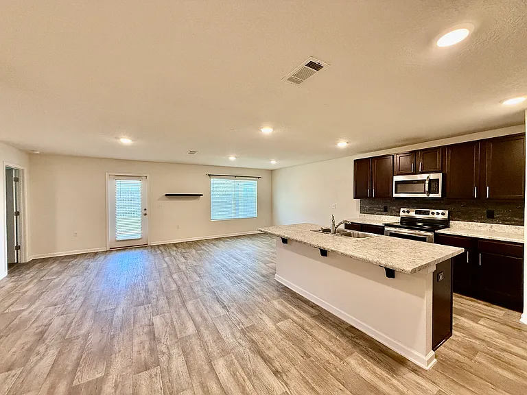6420 Churchill Cir — Photo 3