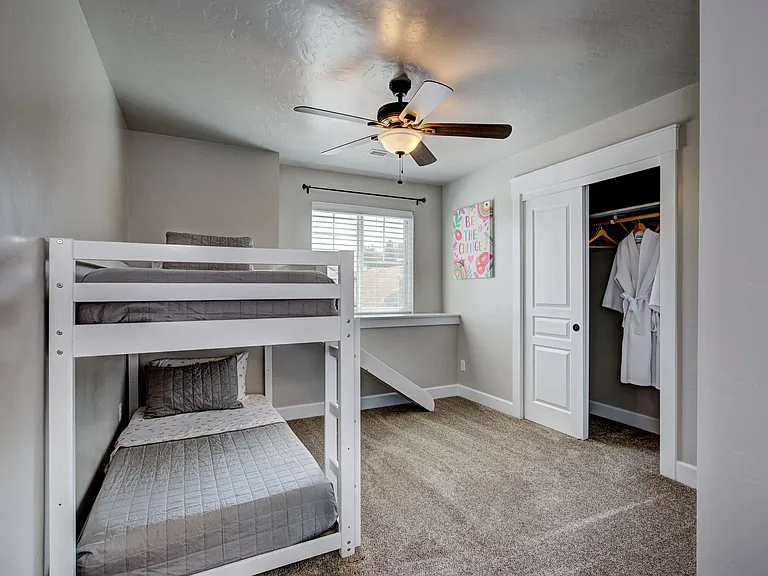 2580 E Blackstone Dr — Photo 35