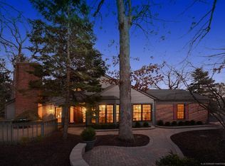 43 Warrington Dr, Lake Bluff, IL