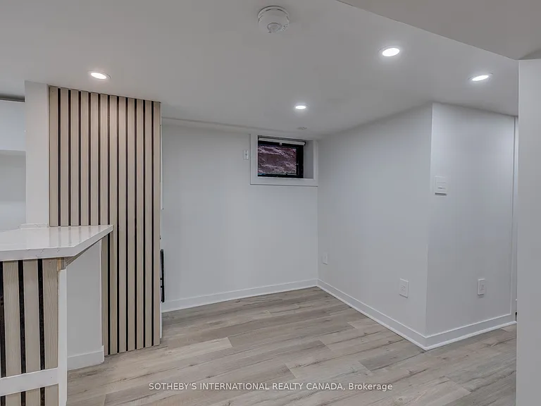 120 Glenlake Ave #BASEMENT — Photo 9