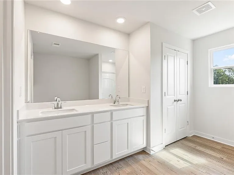2030 Underwood Dr — Photo 2
